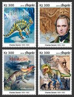 Ученый Чарльз Дарвин и динозавры
